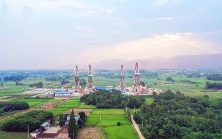 川西海相氣田一臺四鉆機(jī)平臺。劉淑石攝